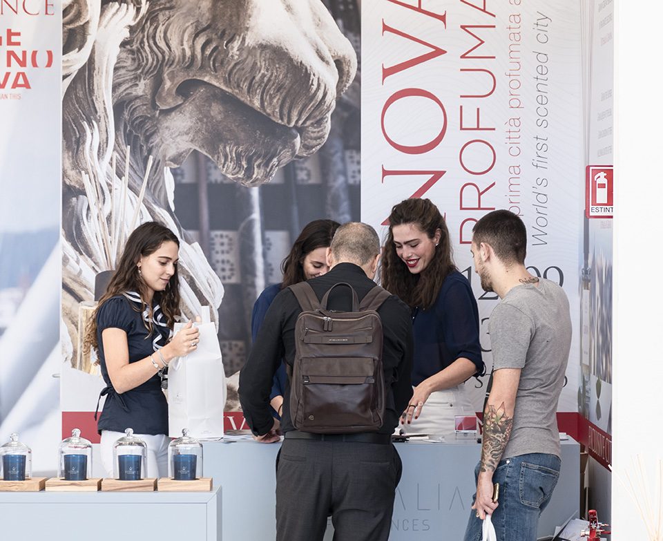 Clienti Stand Diffusori Ambiente al Salone Nautico di Genova