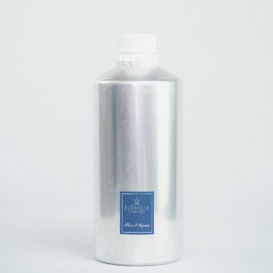 Fragranza Plaisir d'Agrume: Refill da 2500ml in bottiglia di alluminio per diffusore di fragranze Euthalia Fragrances. Design essenziale e pratico, perfetto per ricaricare diffusori di ambienti con una fragranza persistente.