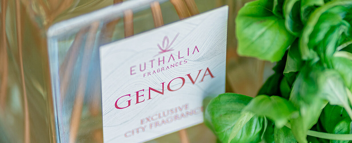 Profumo di Genova di Euthalia Fragrances con basilico fresco, fragranza ufficiale dedicata alla città di Genova. Perfume of Genoa by Euthalia Fragrances with fresh basil, the official fragrance dedicated to the city of Genoa.