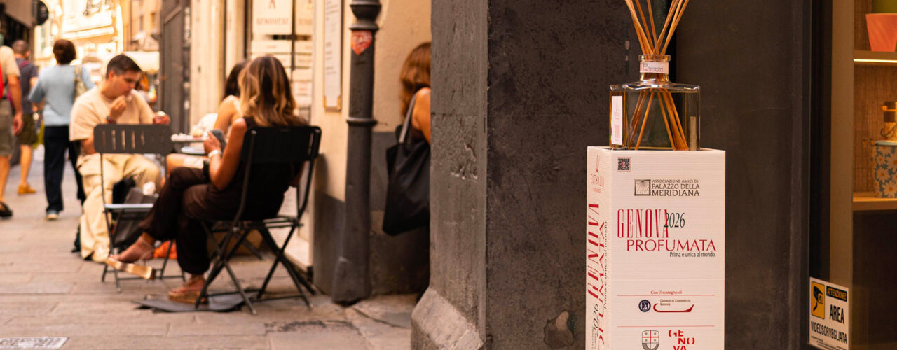 Genova Profumata 2026, diffusore di profumo lungo le vie del centro storico di Genova. Scent of Genoa 2026, fragrance diffuser along the streets of Genoa historic city centre.